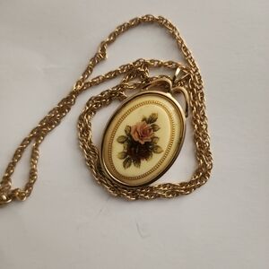 Gold Floral Oval Necklace - Elegant Women's Jewelry
